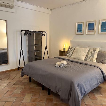 Appartements Dans Agreable Maison De Ville Centre Historique De 里米尼 外观 照片
