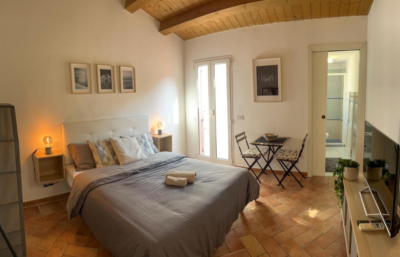 Appartements Dans Agreable Maison De Ville Centre Historique De 里米尼 外观 照片