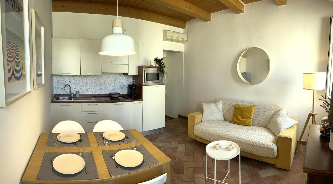 Appartements Dans Agreable Maison De Ville Centre Historique De 里米尼 外观 照片