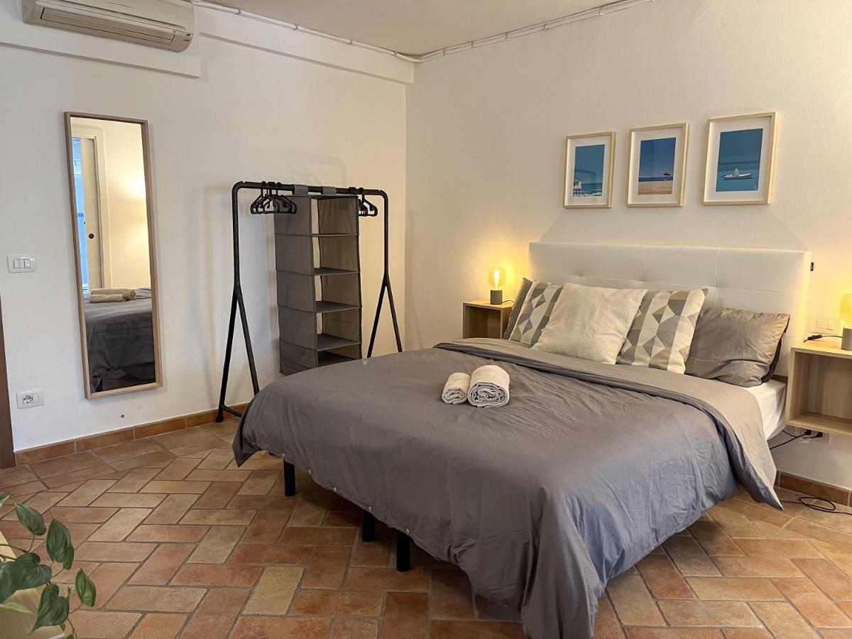 Appartements Dans Agreable Maison De Ville Centre Historique De 里米尼 外观 照片